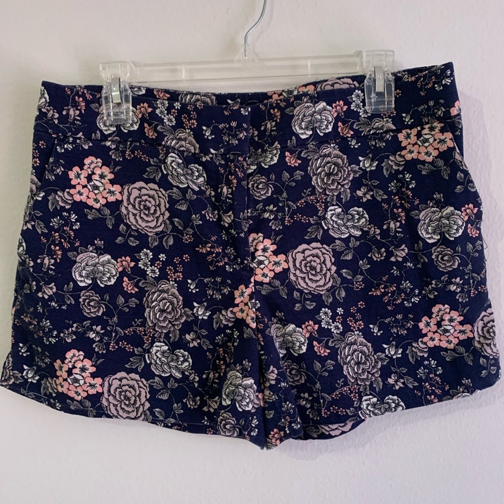 💕Loft Floral Navy Shorts